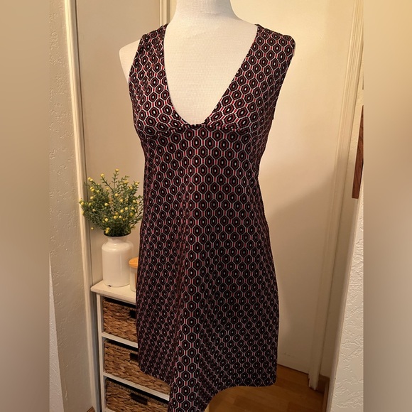 Zara Dresses & Skirts - Zara Black and red Geometric Mini Dress